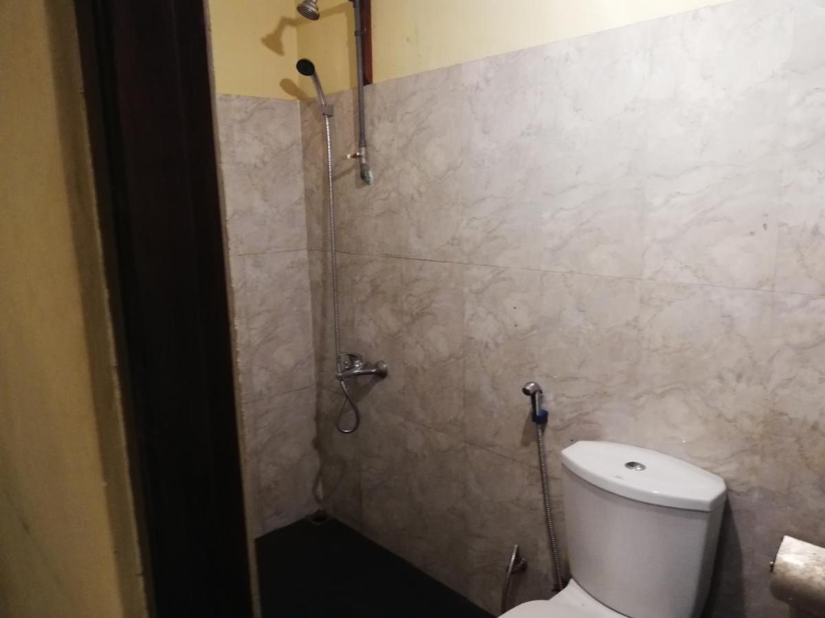 Leaf Guest House 加姆波勒 外观 照片