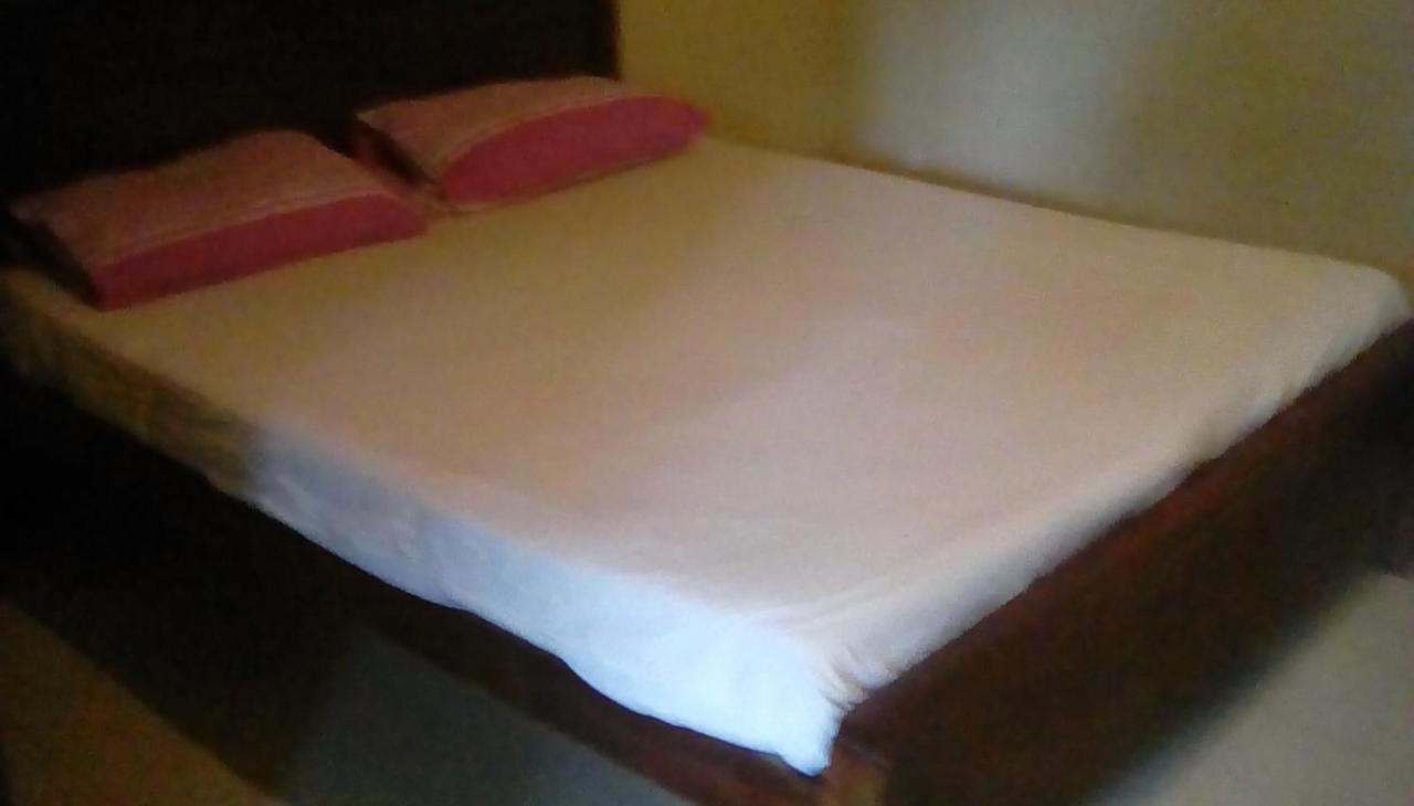 Leaf Guest House 加姆波勒 外观 照片